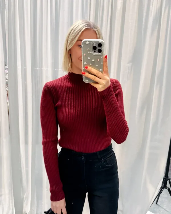 By Lenz Tops | RUE FITTED TOP - BURGUNDY